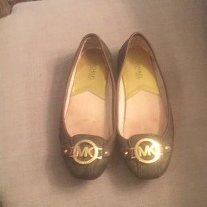 Michael Kors signature drivers. Gold medillians.